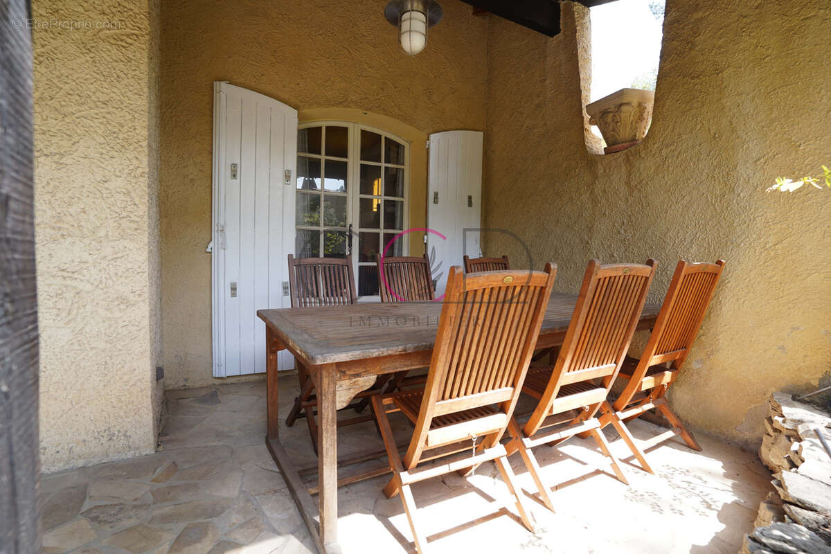 Maison à VENTABREN