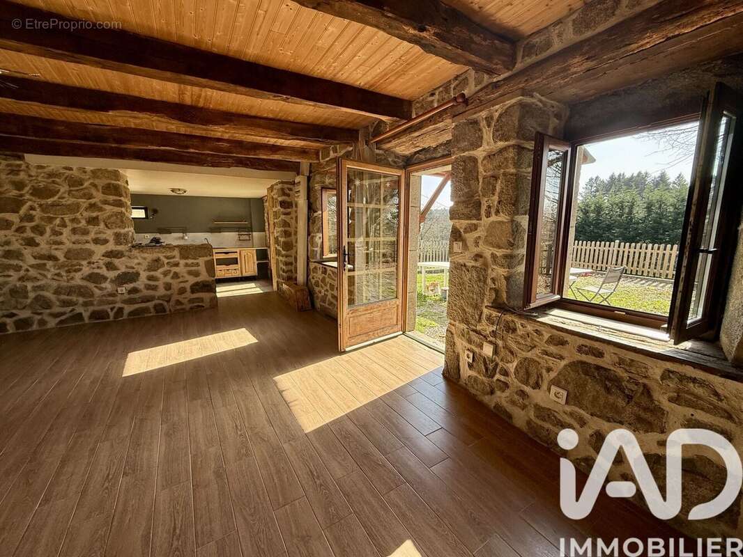 Maison 92 m² à Margerides  - photo 3