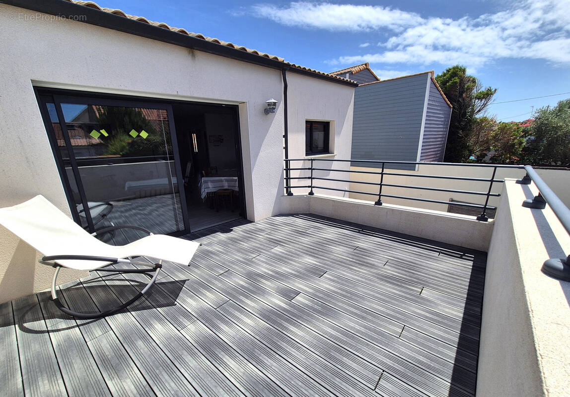 LA CHAUME - Maison familiale récente 156 m2 hab. proche Quai + Terrasses Jardin et Parking - photo 5