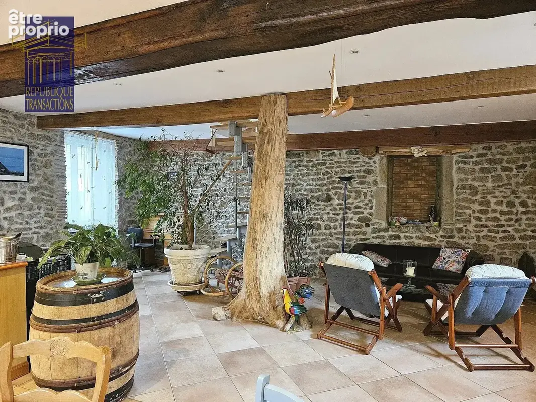 Jolie maison ancienne rénovée avec terrain et dépendance - photo 2