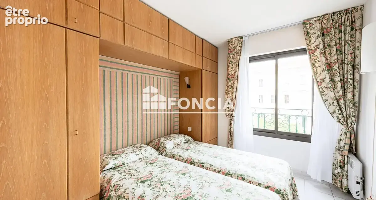Menton centre ville, appartement de trois pieces entierement meublee sur mesure, vendu avec 2 garages - photo 8
