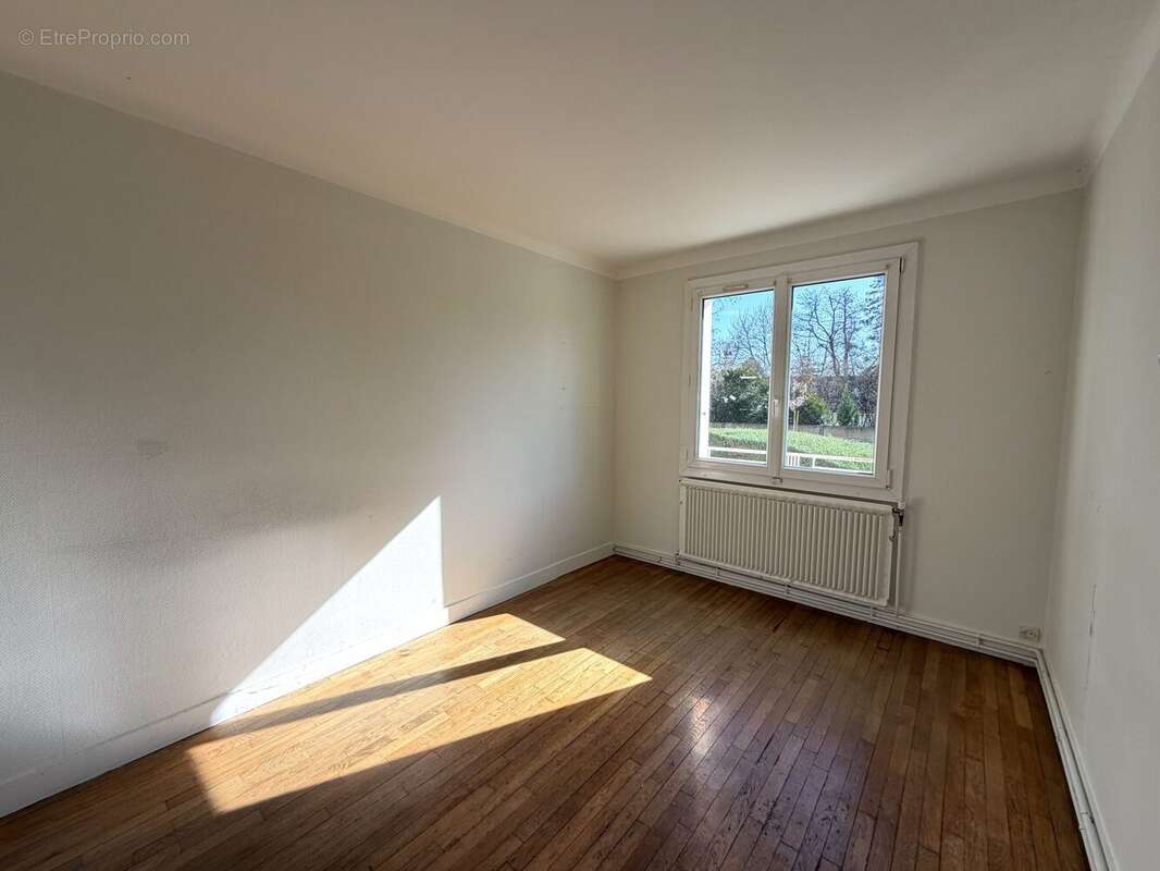 Appartement à SAINT-JEAN-DE-BRAYE