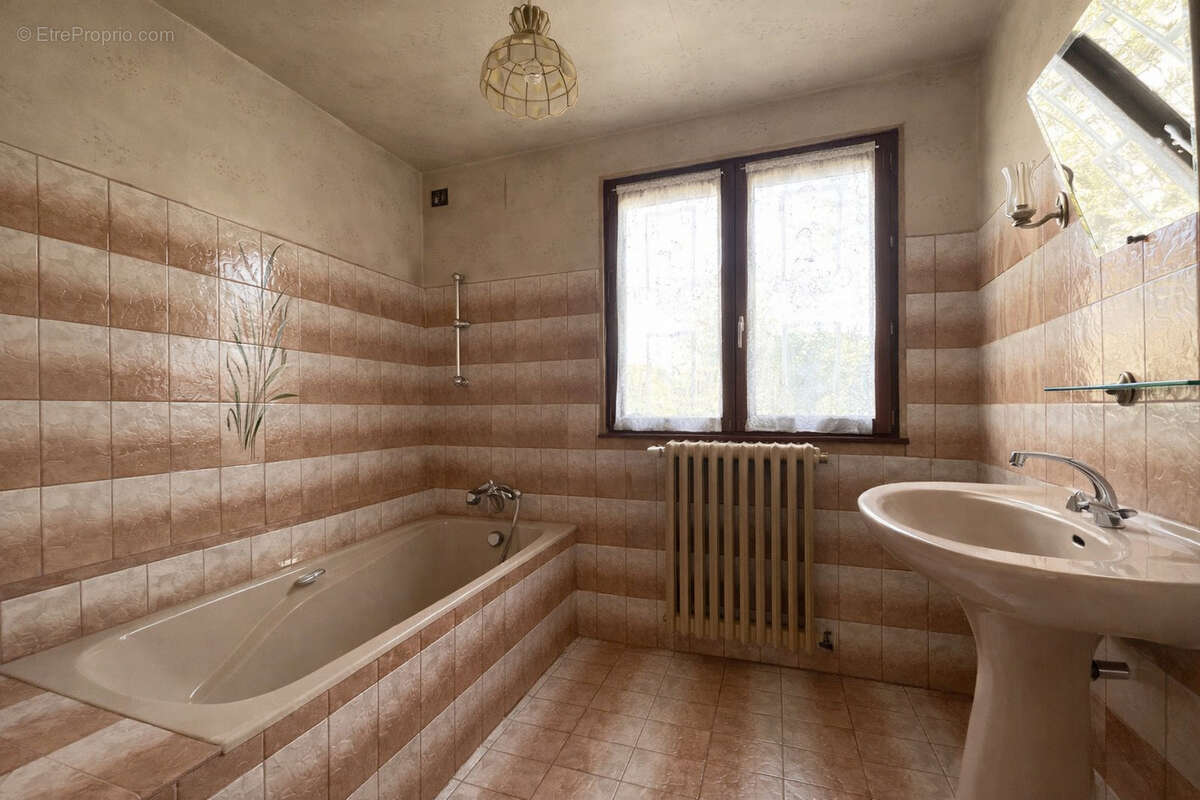 IA Salle de bains - Maison à BRUNOY