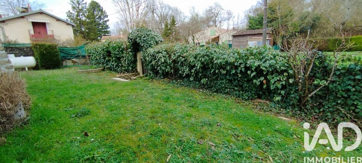 Maison 112 m² à Saint-Pierre-De-L'ile  - photo 6
