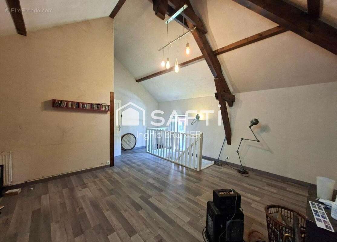 Maison 127 m² à Saint-Pierre-De-Curtille  - photo 4