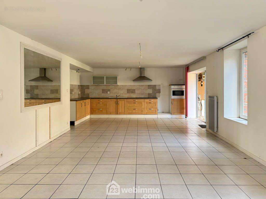 ouverte sur une grande cuisine de 37 m² - Maison à SAINT-MESMIN