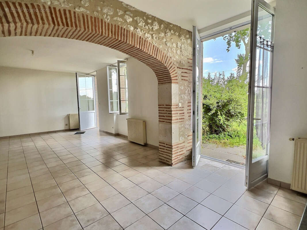 Secteur Temple sur Lot, en plein coeur du Lot-et-Garonne, proche de toutes les commodités, venez découvrir cette ravissante mais - photo 4