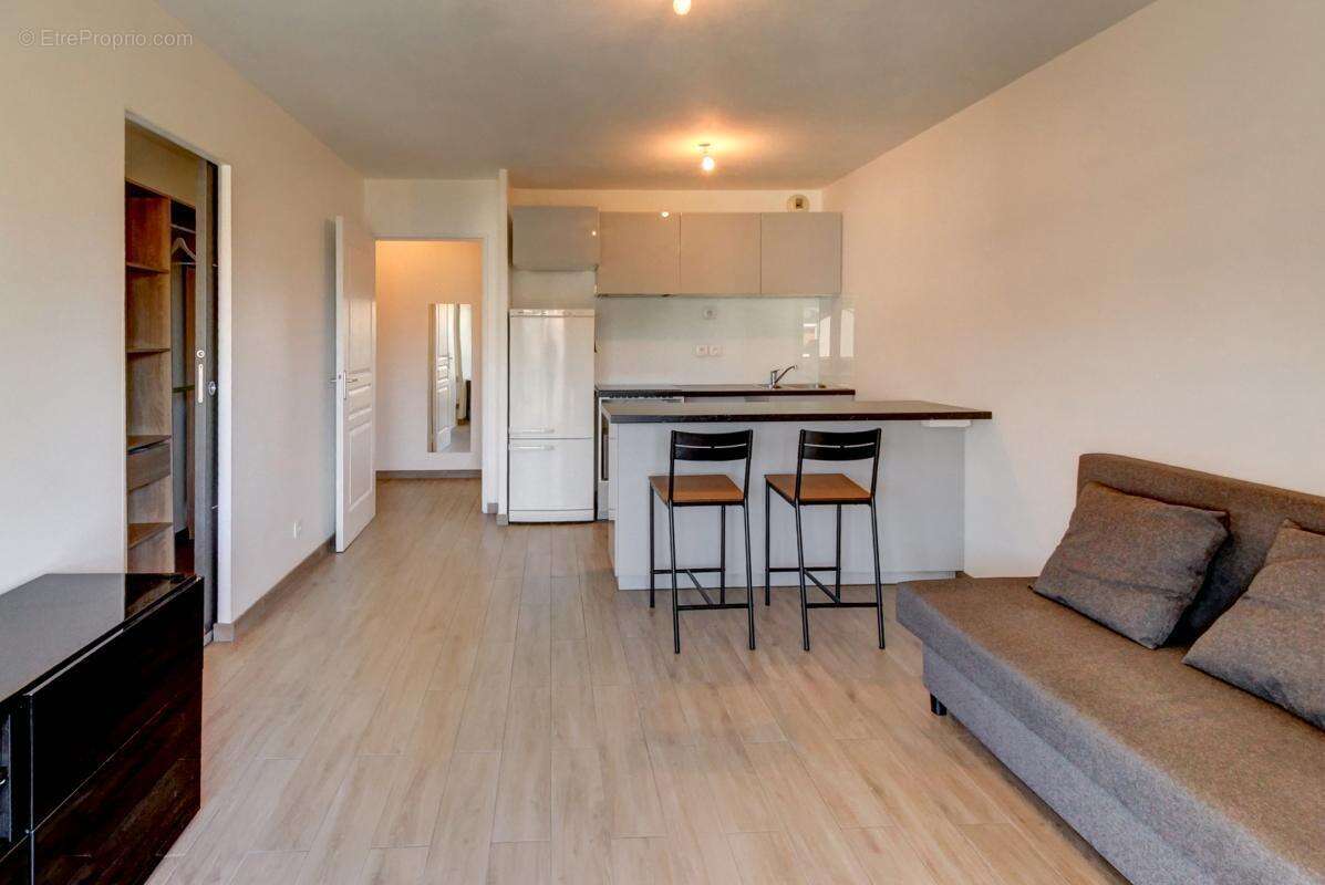 Appartement à SAINT-LAURENT-DU-VAR