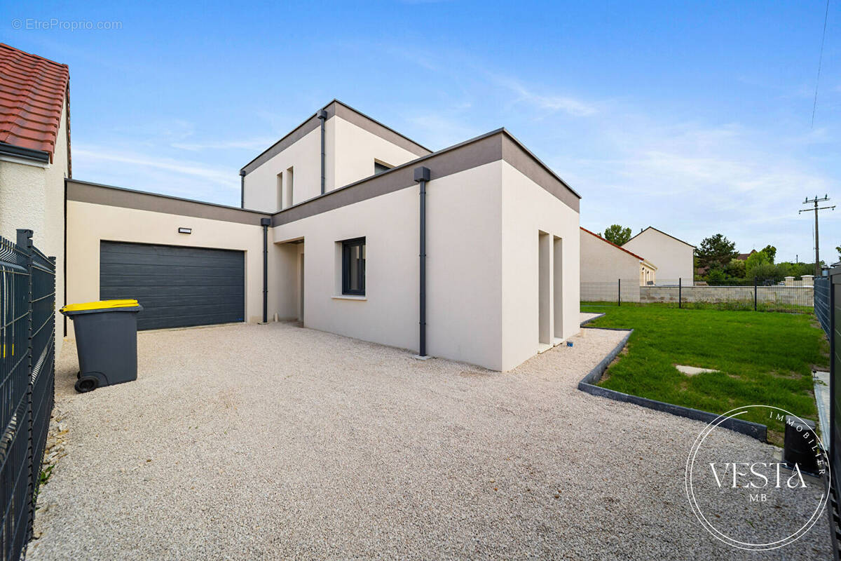 Maison à COLLONGES-LES-PREMIERES