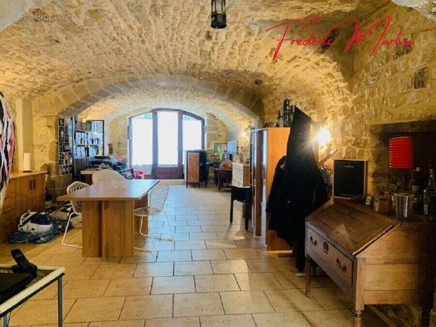 Maison 250 m² à Uzes  - photo 9