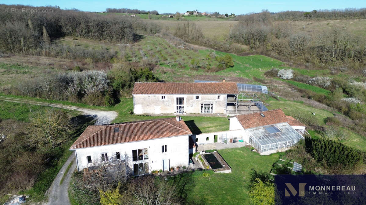 Maison à JUILLAGUET