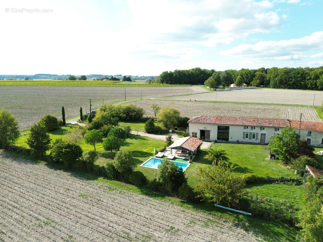 Maison à SALLES-DE-BARBEZIEUX