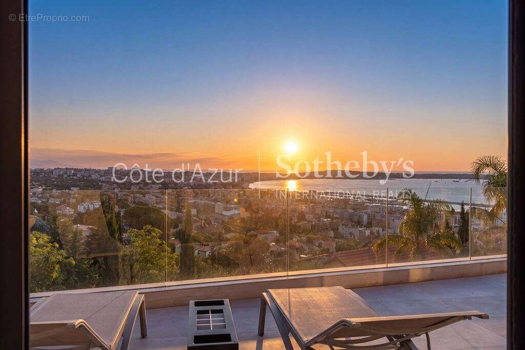 Villa contemporaine rénovée avec vue panoramique mer et Cap d’Antibes - photo 18