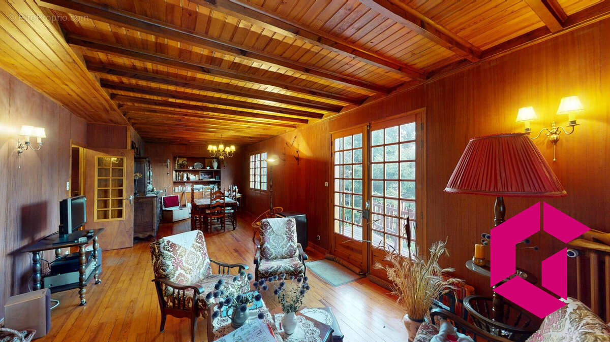 Maison à SAINT-PAL-DE-CHALENCON