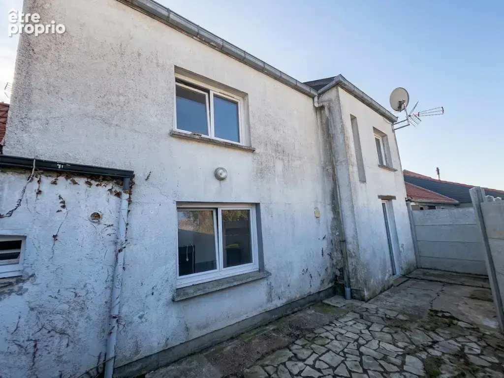 Maison mitoyenne à rénover, beau potentiel, secteur calme ! - photo 11