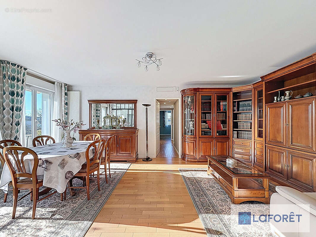 Appartement à LE PLESSIS-TREVISE