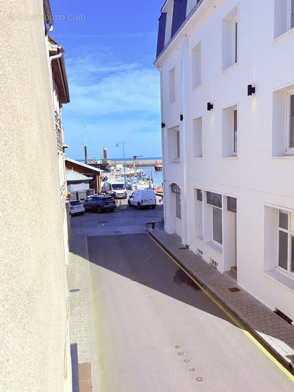 Appartement à PORT-EN-BESSIN-HUPPAIN