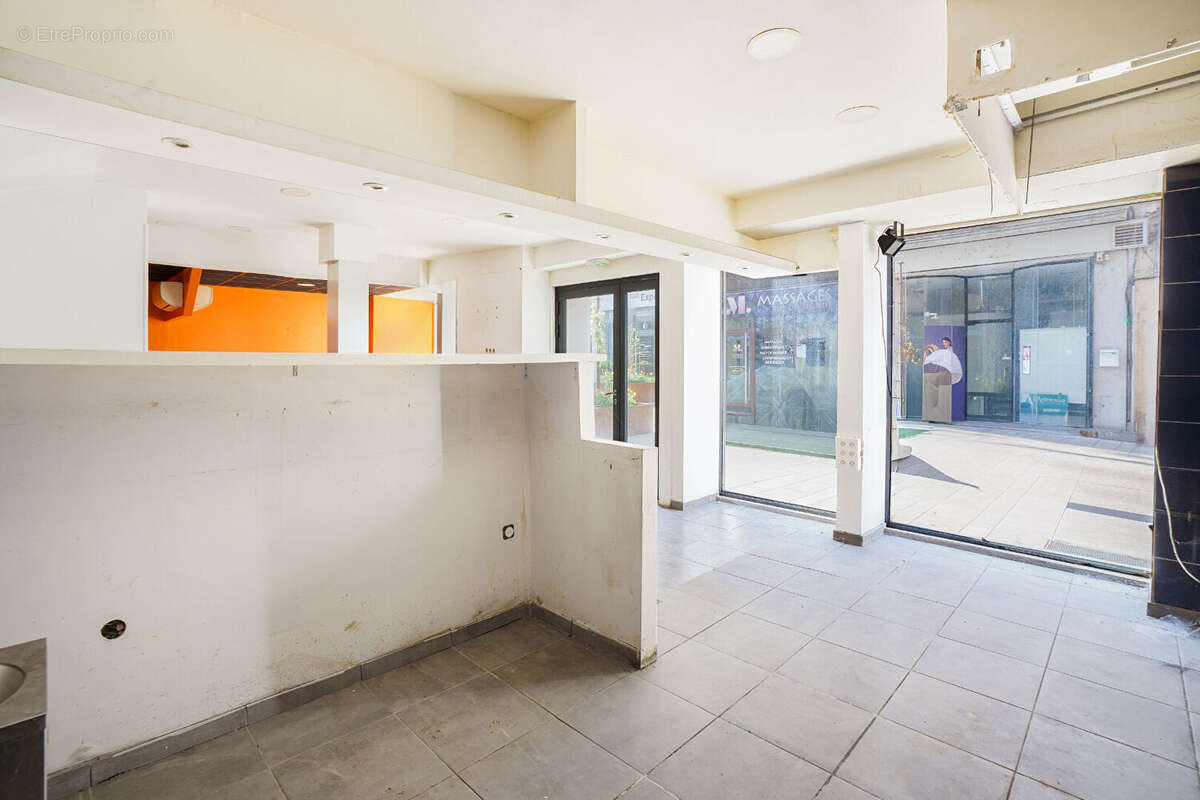Local Commercial centre ville - 71m² - photo 4