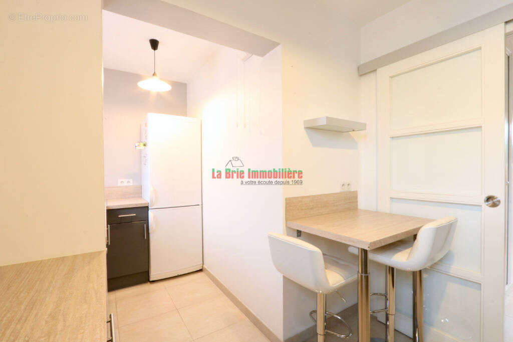 Appartement à MANDRES-LES-ROSES