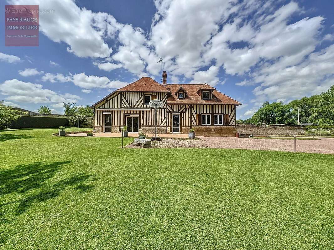 Maison à SAINT-PIERRE-SUR-DIVES