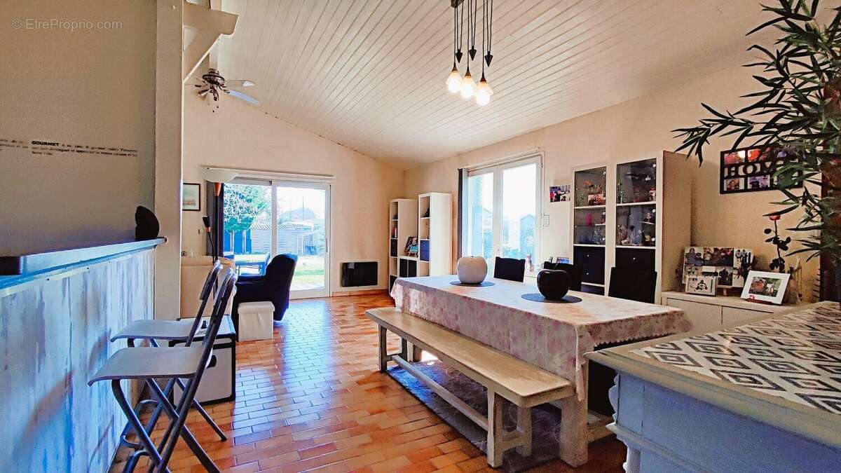 Maison à PAREMPUYRE