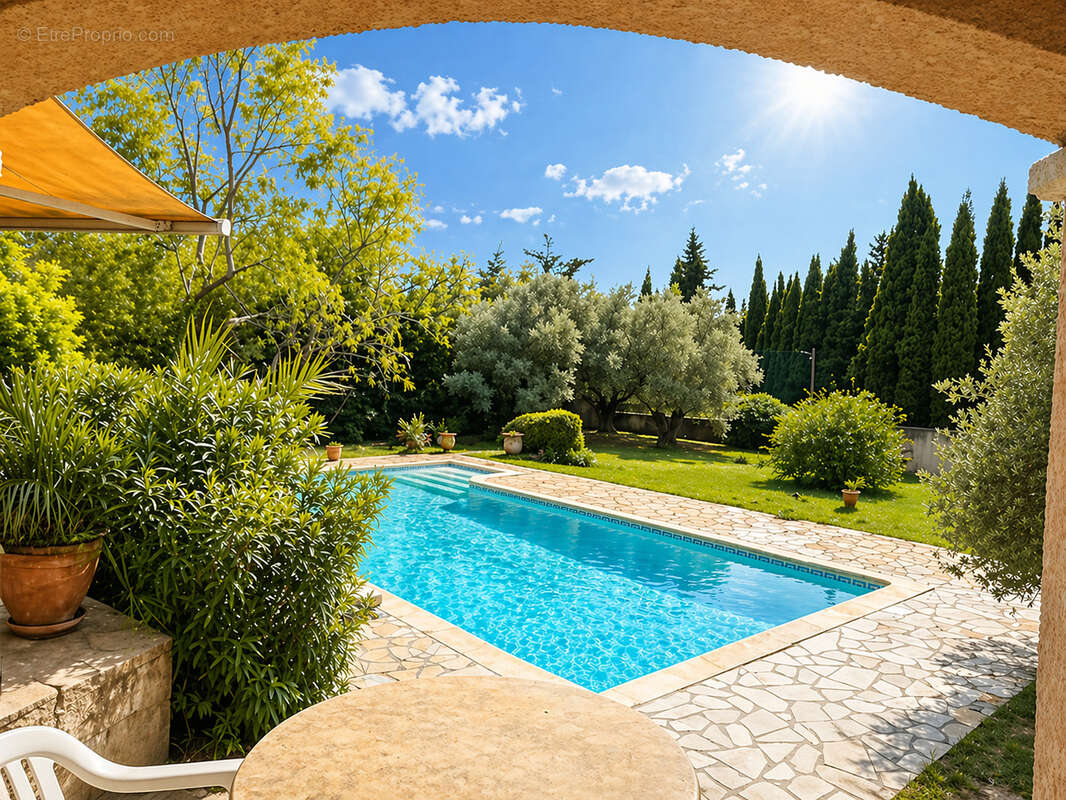 Maison à SAINT-CLEMENT-DE-RIVIERE