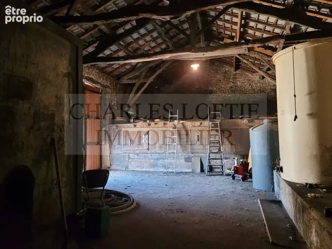 Ancien corps de ferme avec dépendances et terrain de 6200 m2, proche de Puy-l’Evêque - photo 17