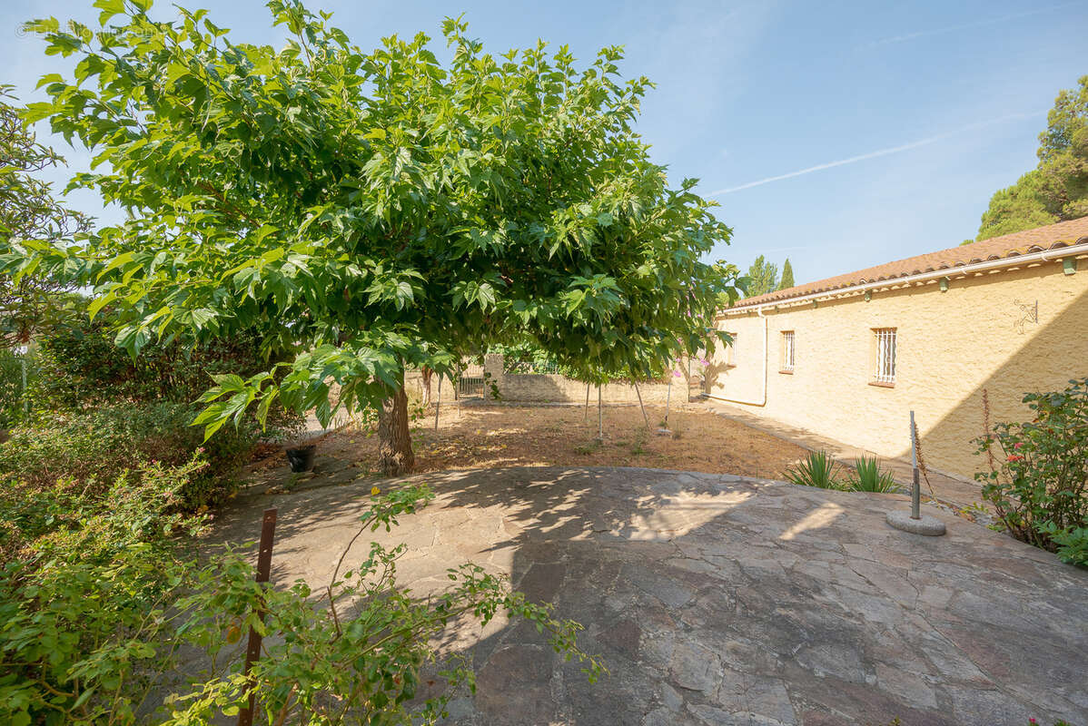 MaisonT5  avec 2 garages sur terrains clos - photo 64