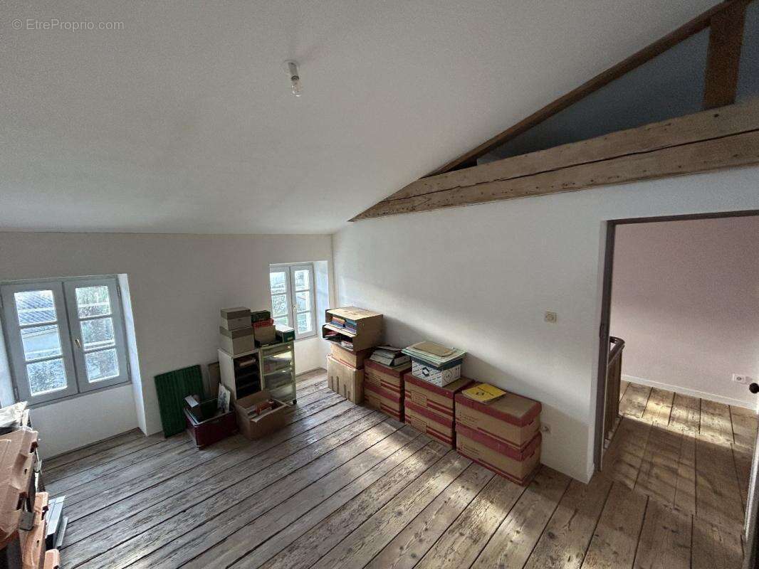 Maison à SAINT-JEAN-D'ANGELY