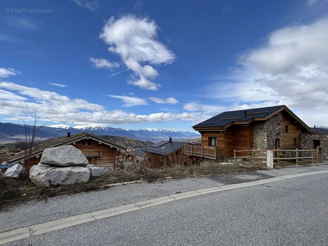 Terrain à FONT-ROMEU-ODEILLO-VIA