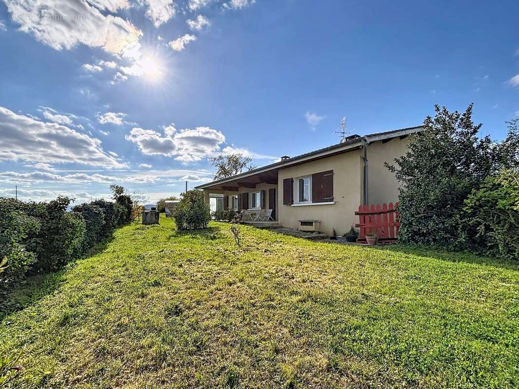 Maison à VILLIE-MORGON