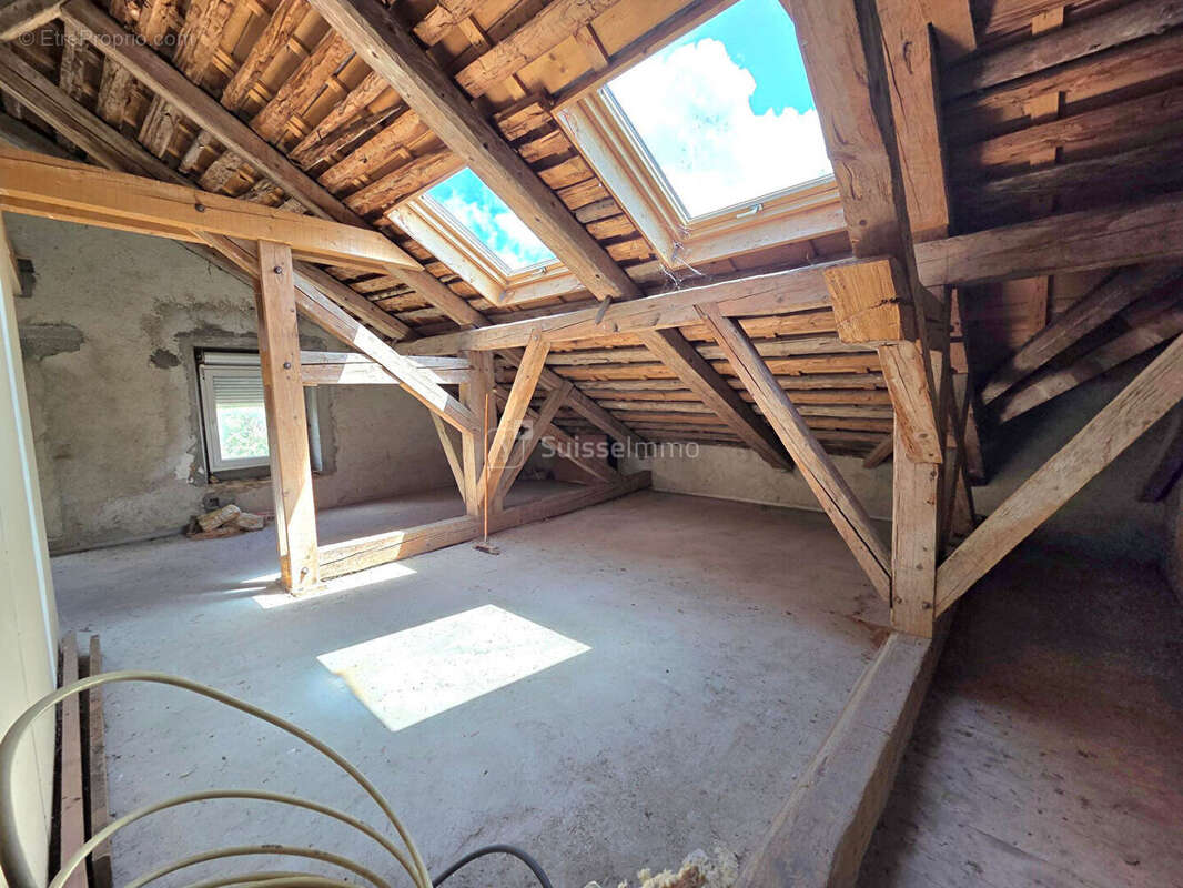 Appartement / plateau  t5 110 m² 89000 euros - photo 2