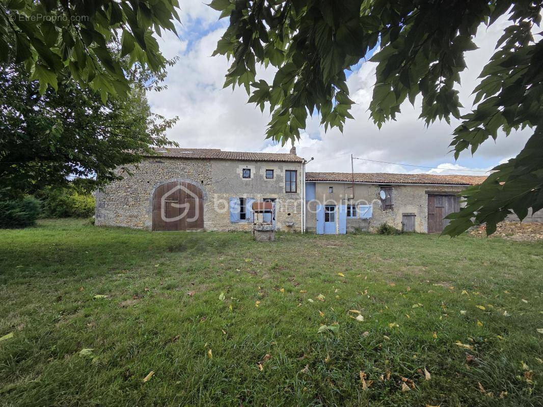 Maison à SAINT-MARTIN-DU-CLOCHER