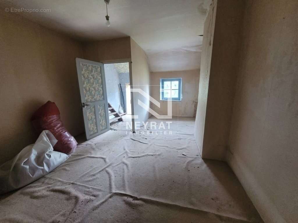 Maison à LA MOTTE-SAINT-JEAN