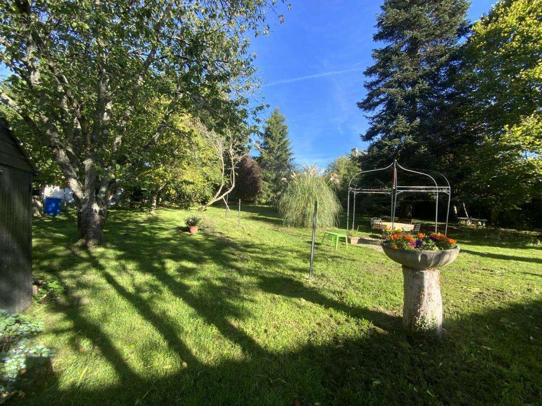 Maison à SAINT-PARDOUX-LES-CARDS