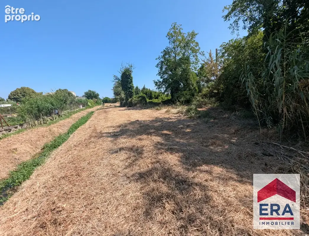 Photo Terrain à Pierrelatte au prix de 63 000€