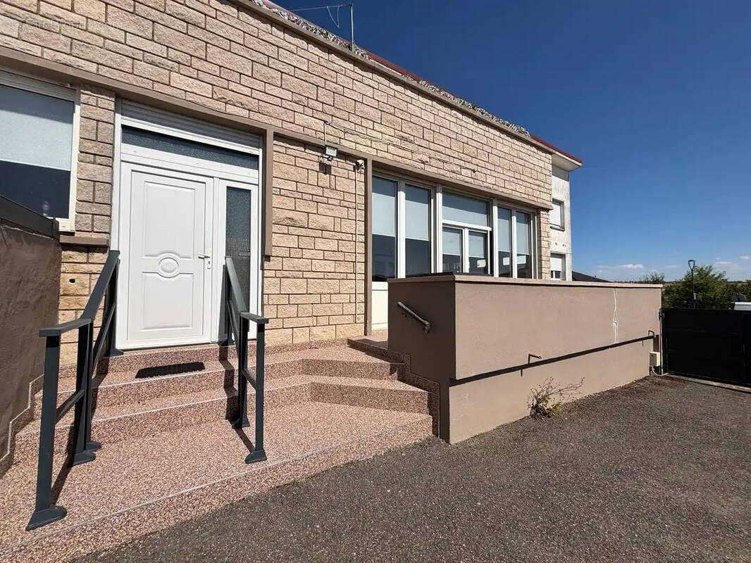 Appartement à MONTOIS-LA-MONTAGNE