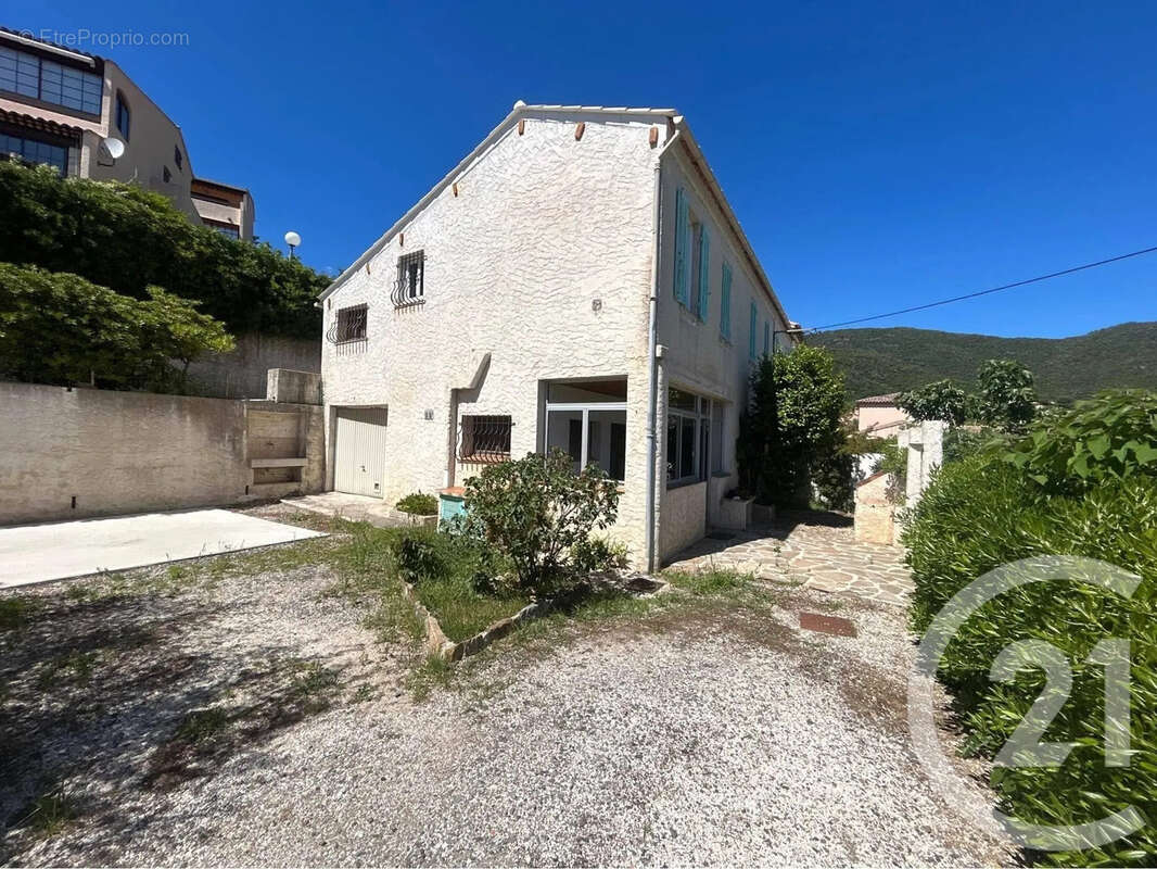 Maison 109 m² à Le Lavandou  - photo 2