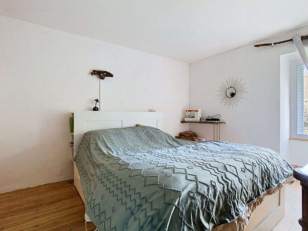 Maison de village en pierre au coeur de Viré - 71260 VIRE - photo 8