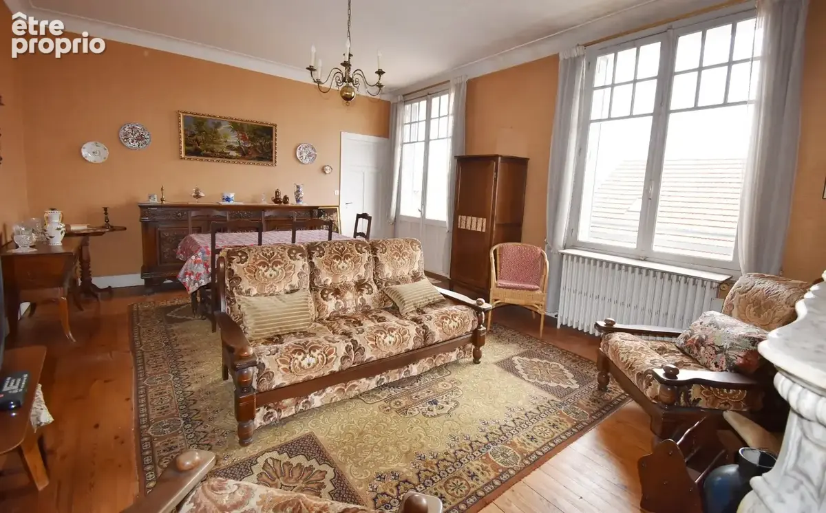 Vente à Vichy d'un grand T3 de 91 m², quartier République. - photo 3