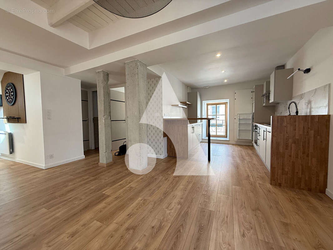 Appartement à JUGON-LES-LACS