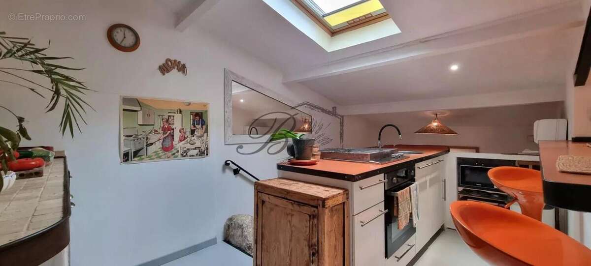 Appartement à CUCURON