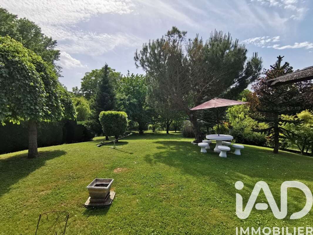 Maison 211 m² à Montigny-Lengrain  - photo 2