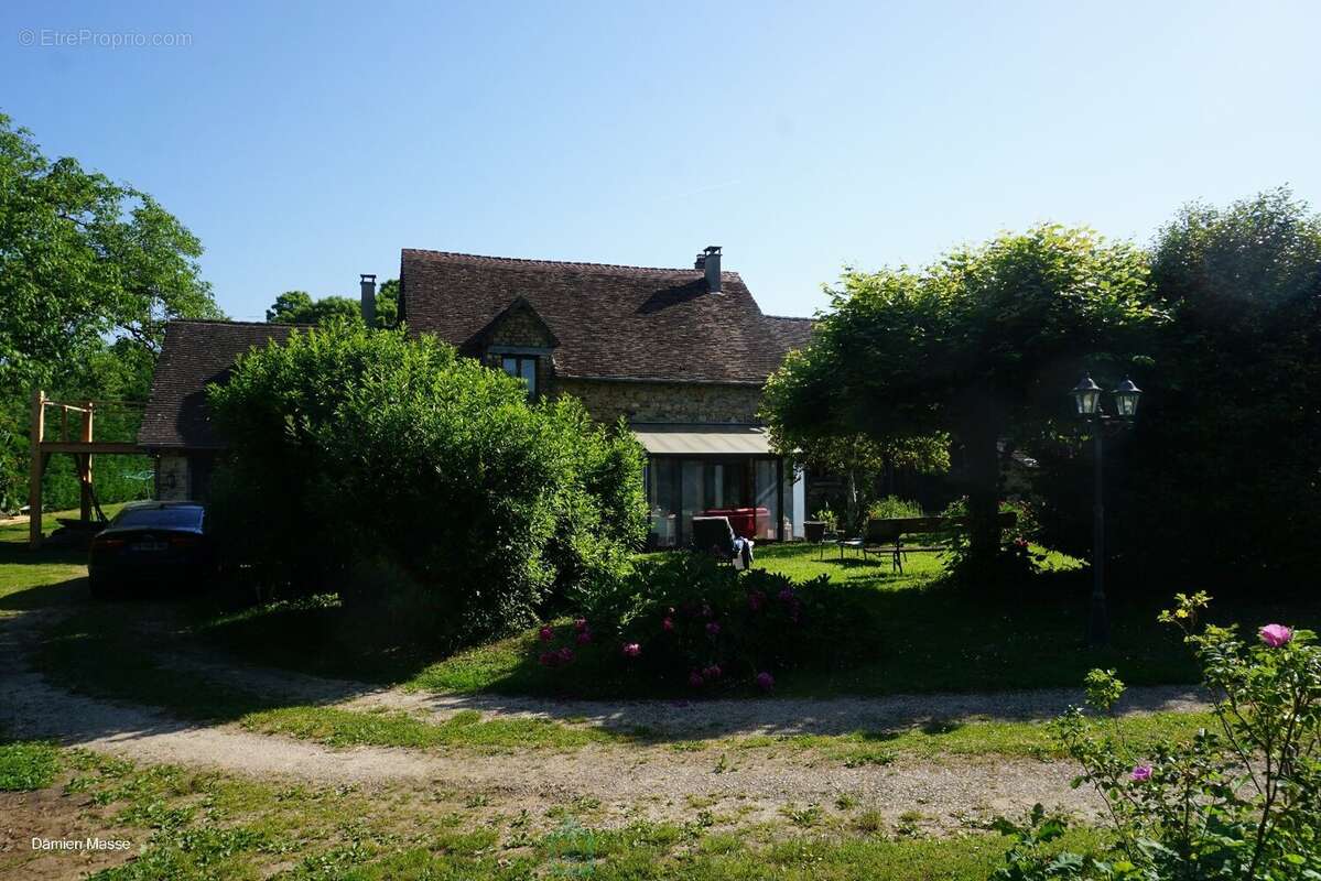 Maison à SAINT-PRIEST-LES-FOUGERES