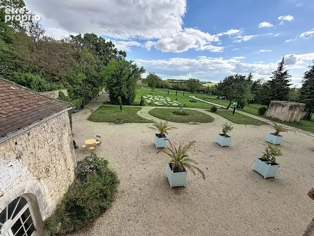 CHÂTEAU DES DEFFENDS : Une demeure de caractère au cœur d’un écrin de verdure. - photo 14