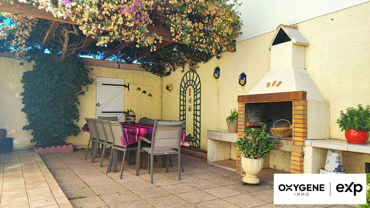 Maison à SAINT-LAURENT-DE-LA-SALANQUE