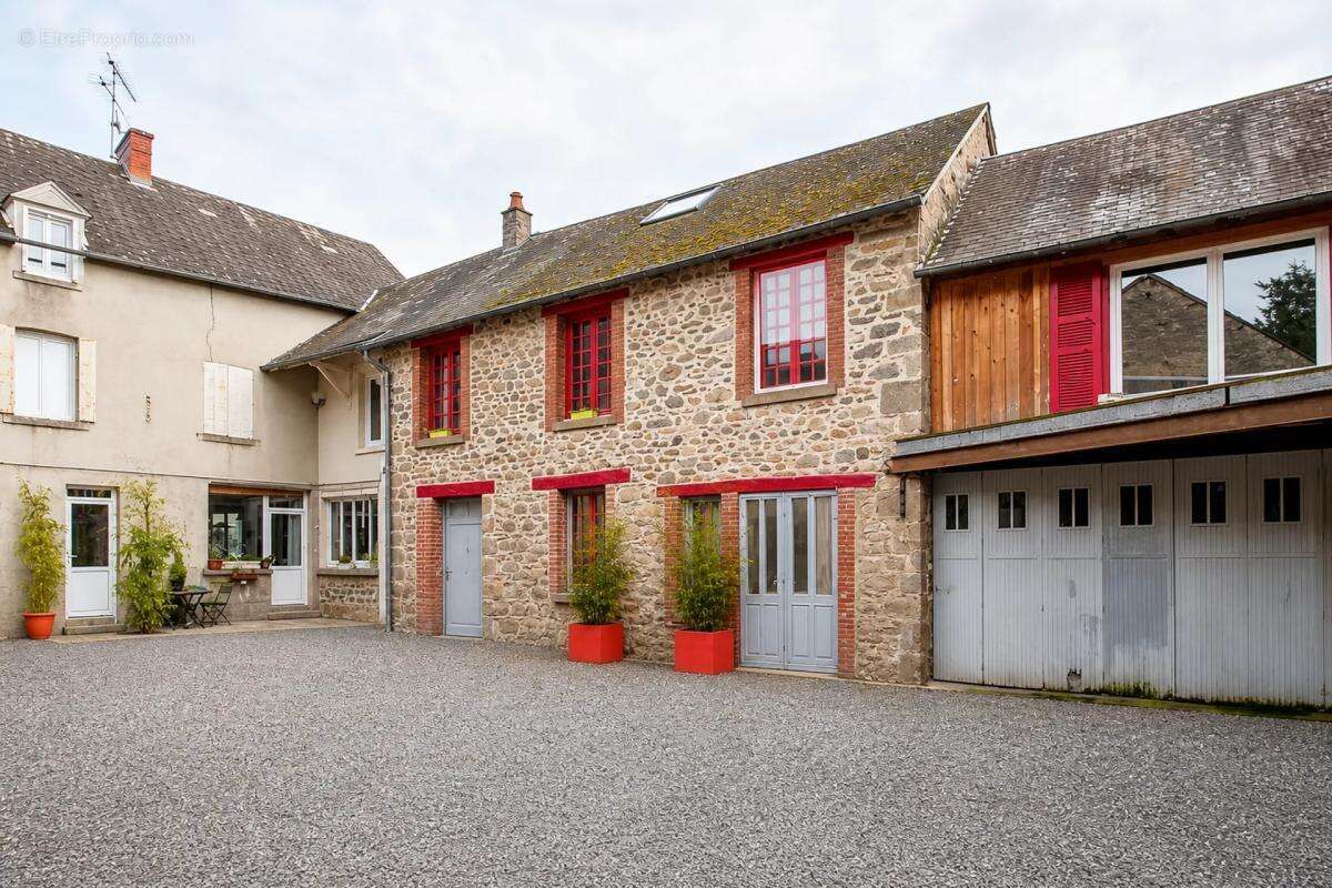 Maison de 270 m² avec double logement à Fursac - photo 11
