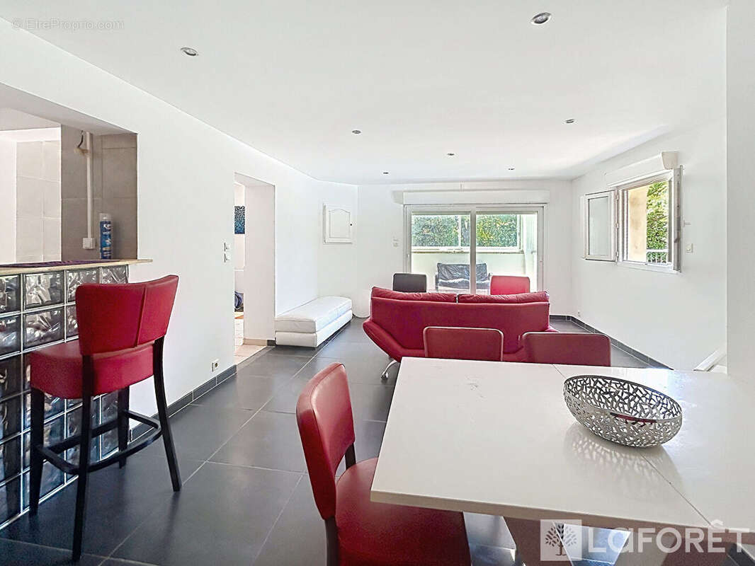 TRAVAILLAN -  Maison 190m², 5 ch, sur jardin 1000m² avec piscine - photo 8