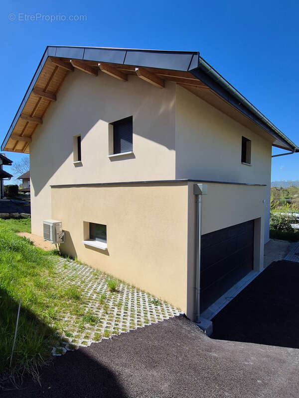 Maison à SAINT-CERGUES
