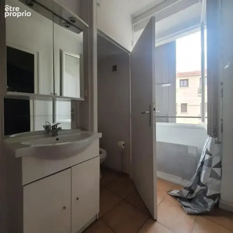Immeuble de rapport comprenant 4 appartements et 1 local commercial en très bon état loué en étudiant et en AIR BNB - photo 13